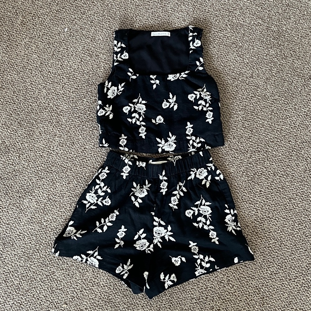 Abercrombie embroidered watching set - Picture 3 of 9
